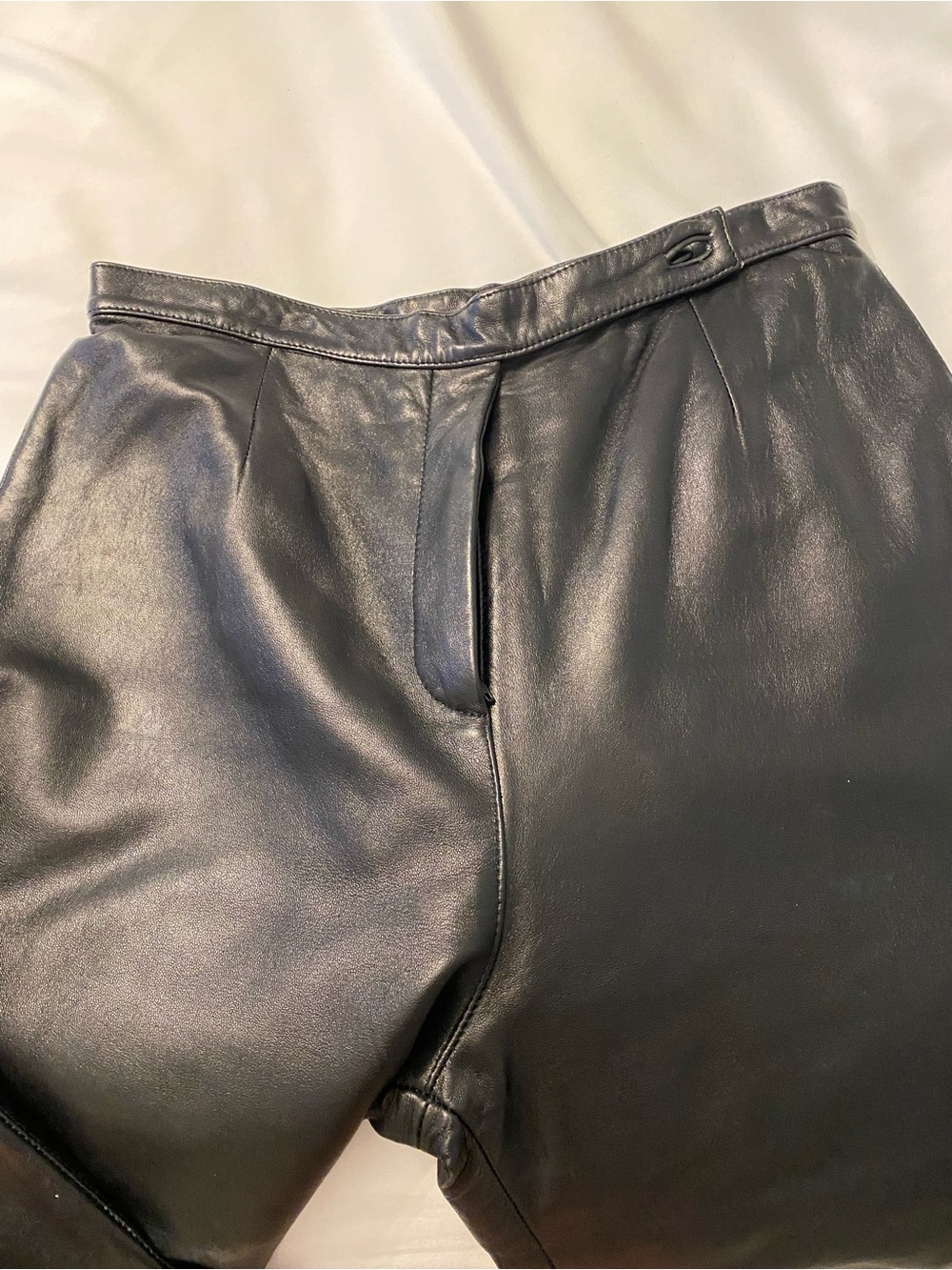 Cachè Vintage Women’s Black Leather Pants - Picture 2 of 4